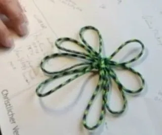 Geknotetes Paracord.